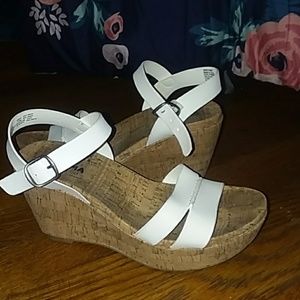 Women's cork screw heel